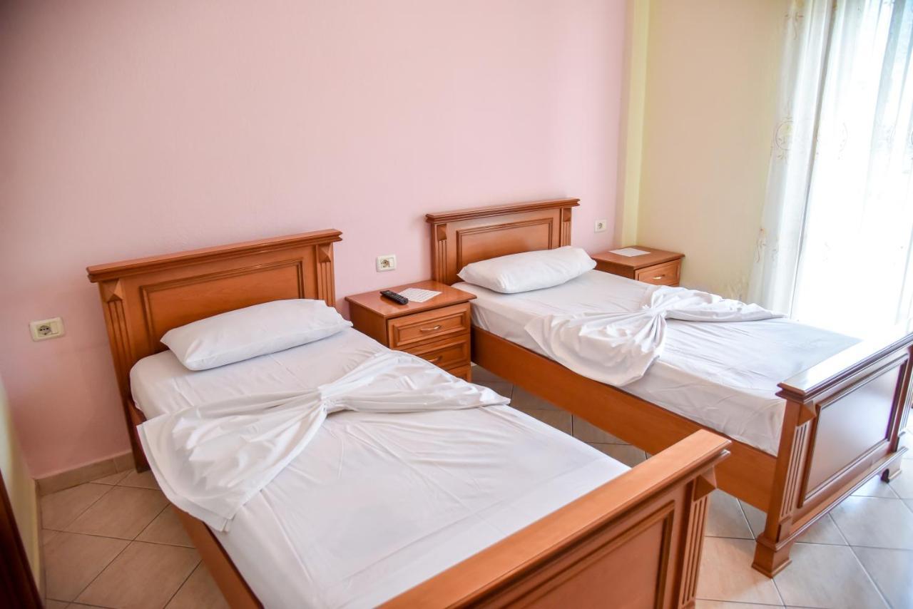 Double Room In Hotel Geraldo Kakavije المظهر الخارجي الصورة